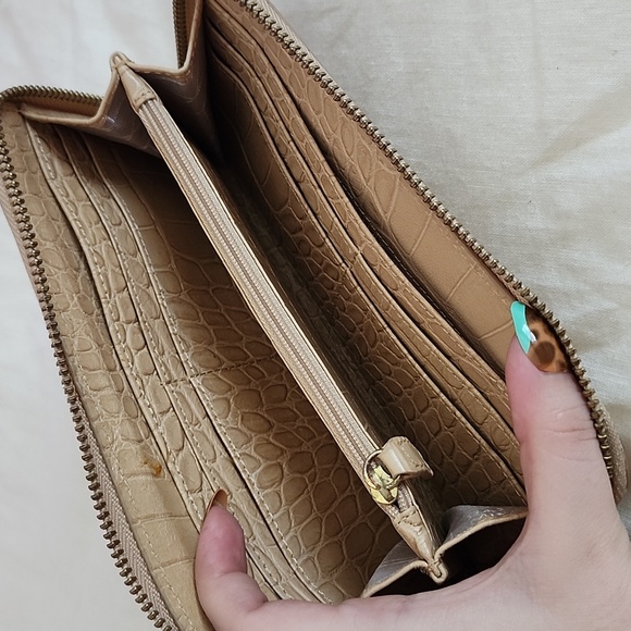 VINTAGE Badgley Mischka Sand Croc Wallet - Picture 3 of 4